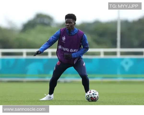 昔日绿茵场上的传奇巨星们如何在时光流逝中留下永恒的印记