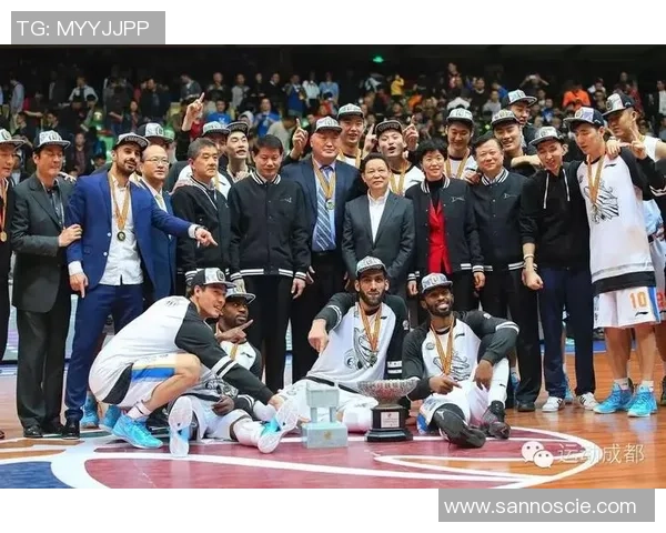 赛后分析:成都篮球队与广州篮球队的团队协作表现及其影响因素探讨 赛后分析:成都篮球队与广州篮球队的团队协作表现及其影响因素探讨