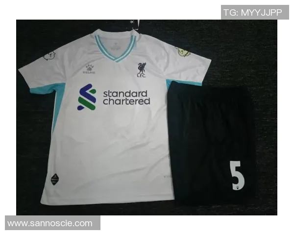 足球明星倾情演绎卡尔美时尚魅力展现运动与风格的完美结合